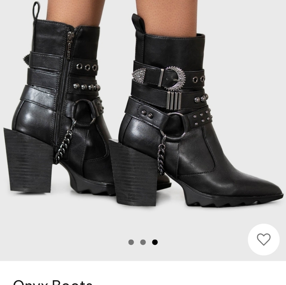 Onyx boots